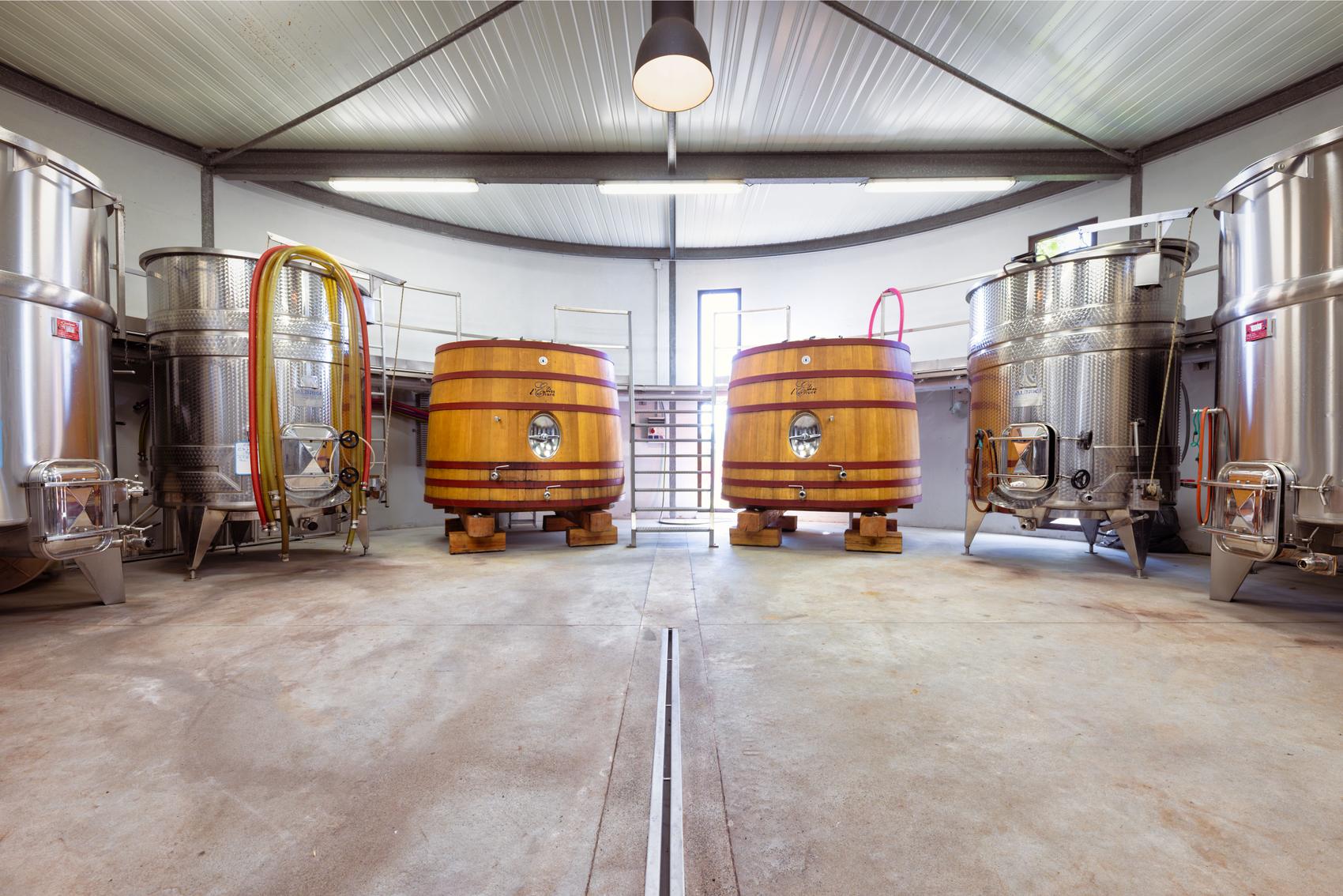La cuverie, foudres de bois et cuves inox
