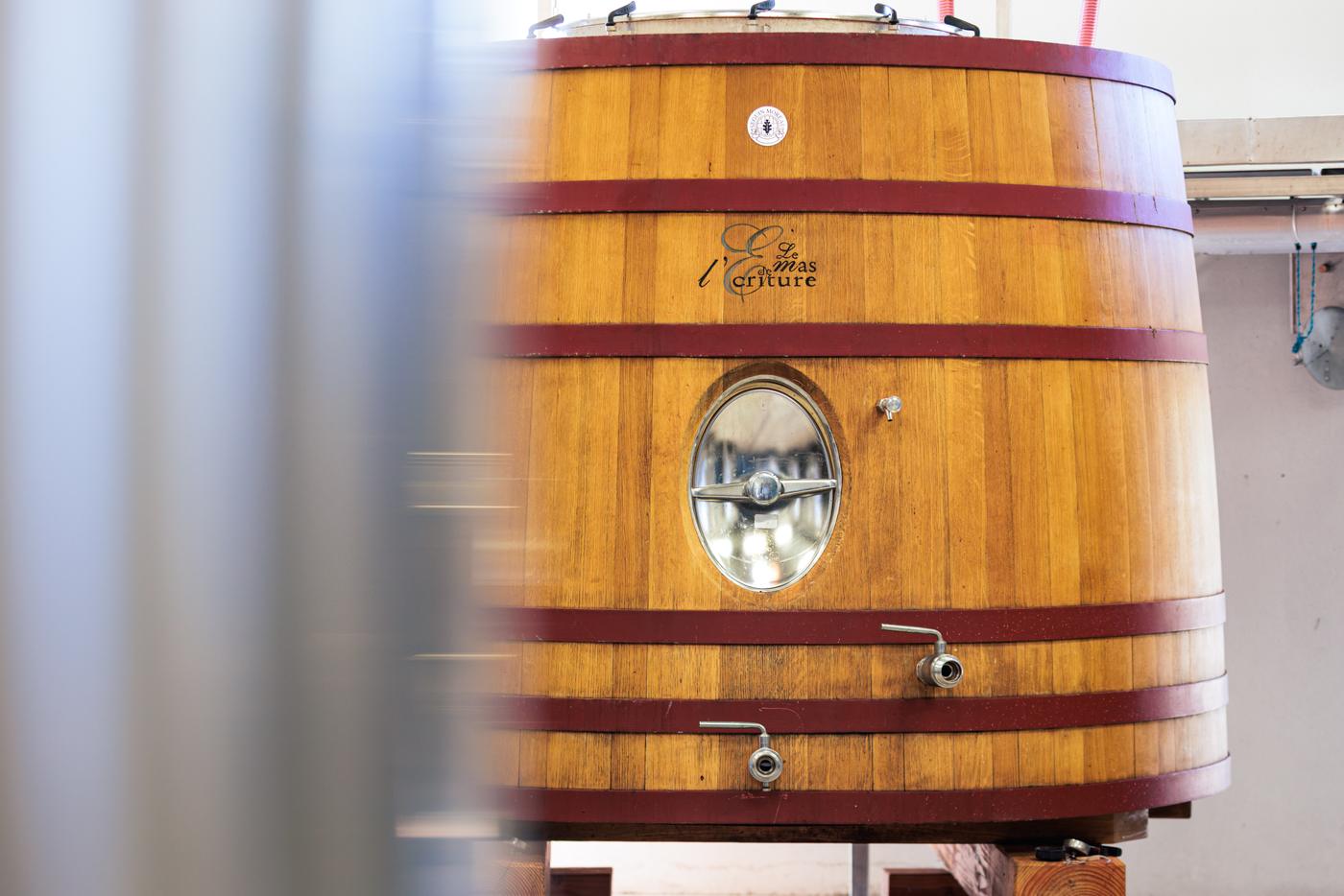 Foudre de bois marqué au nom du domaine
